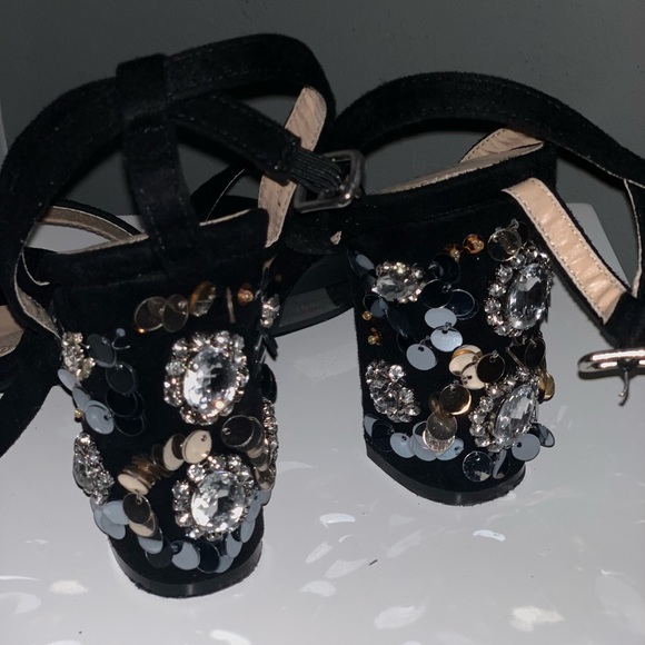 Beautiful in black - Picture 3 of 7